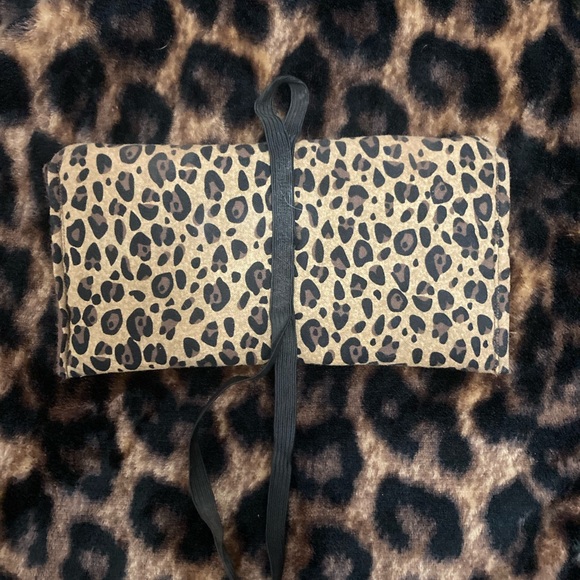 Leopard pouch 🐆 - Picture 2 of 2